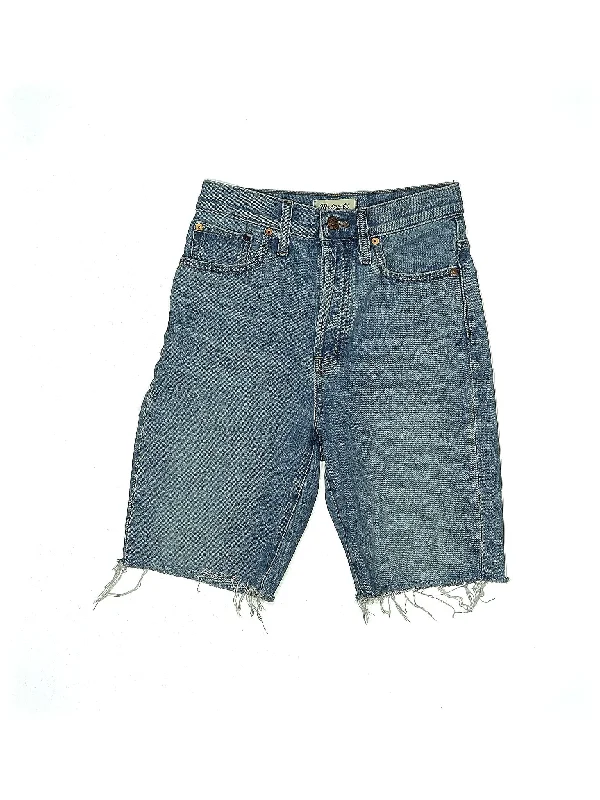 Low-Rise Denim Shorts in Light Wash